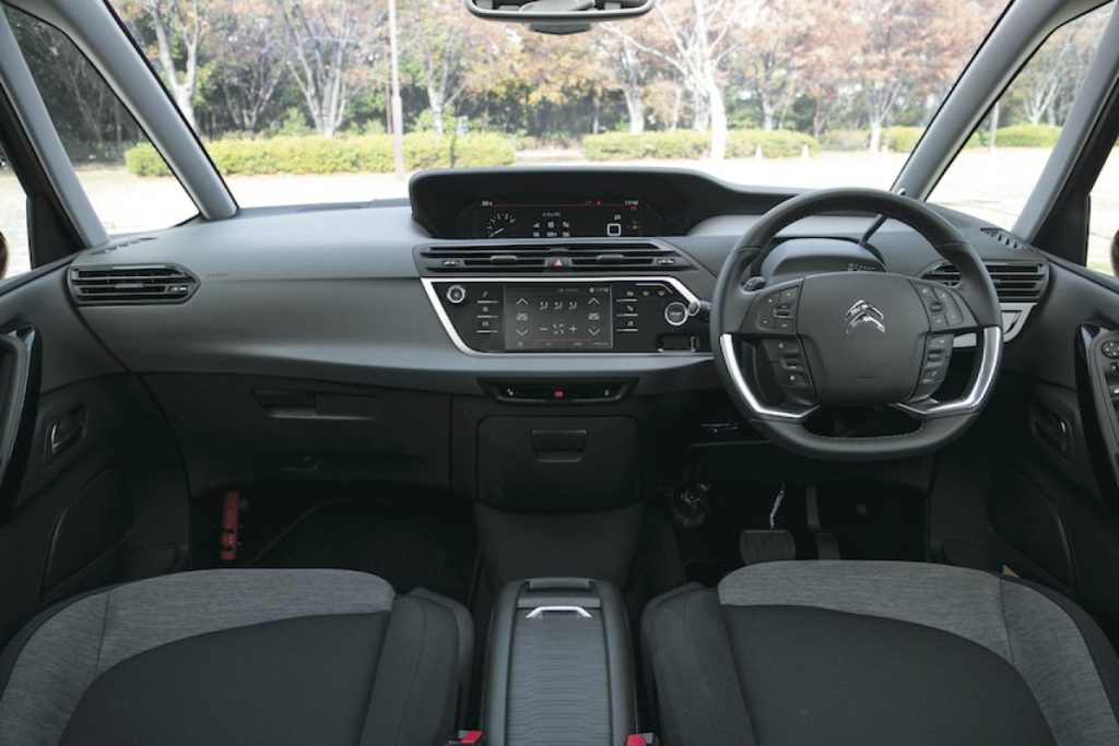 C4スペースツアラー内装